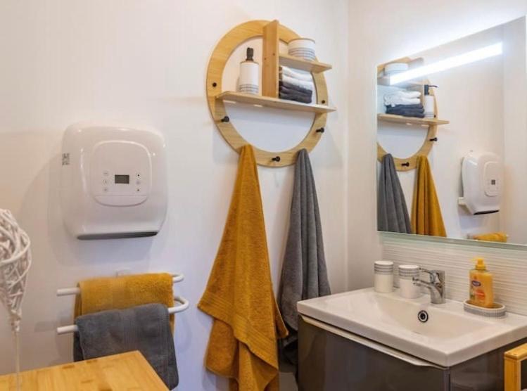 Bienvenue Chez Marie Pierre Apartment Олорон-Сен-Мари Екстериор снимка